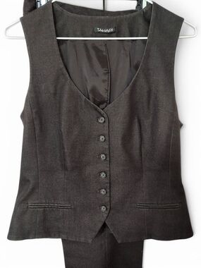 Tahari Brown Button-Front Vest & Pants Set